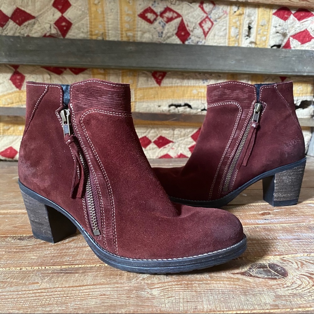 Taos Dillie Bootie Wine Suede NWOB Size 8.5